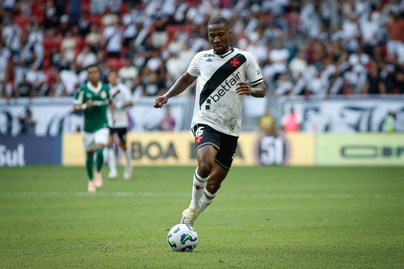 LOIDE AUGUSTO DEIXA O VASCO E VOLTA A ATUAR NA TURQUIA