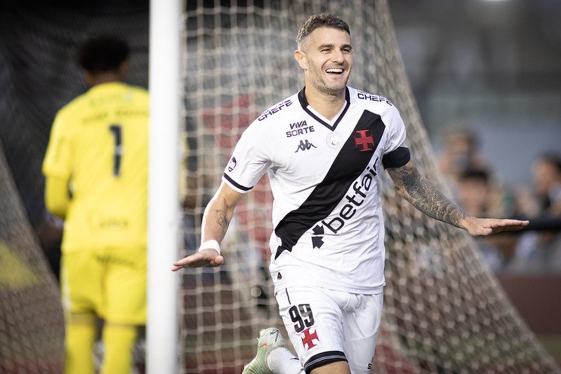 VEGETTI É O ARTILHEIRO DO FUTEBOL BRASILEIRO COM SOBRA
