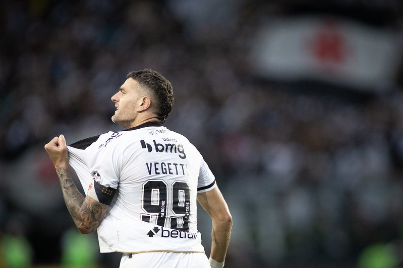 VEGETTI É O ARTILHEIRO DO BRASIL E COMEMORA FASE GOLEADORA