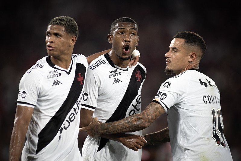 VOLANTES SÃO DESTAQUES DO VASCO CONTRA O FLAMENGO