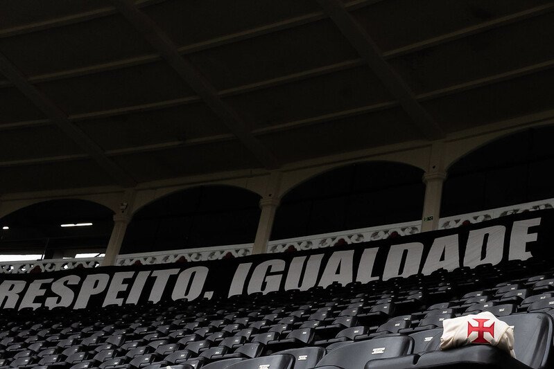 ARBITRAGEM HORROROSA COLOCA EM RISCO JOGADORES DO VASCO