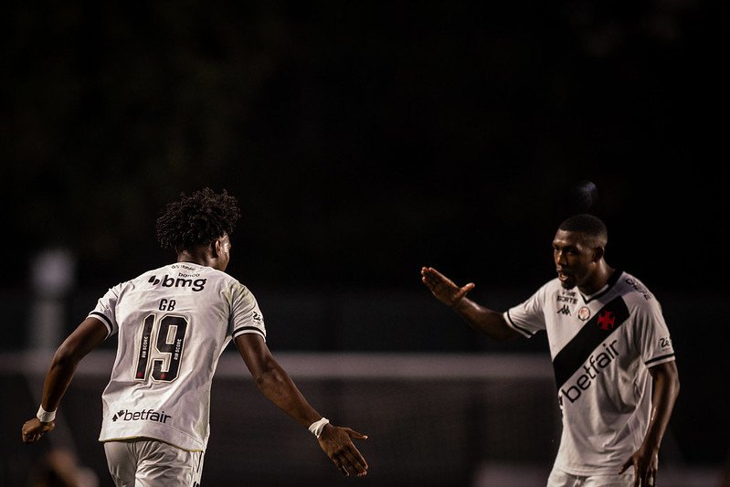 GB OU ANDRÉS GOMÉZ NO ATAQUE DO VASCO? VEGETTI NO BANCO