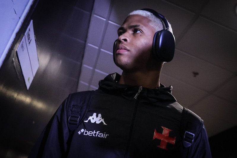 BARROS CONQUISTA ESPAÇO E SEGUE INVICTO NO VASCO