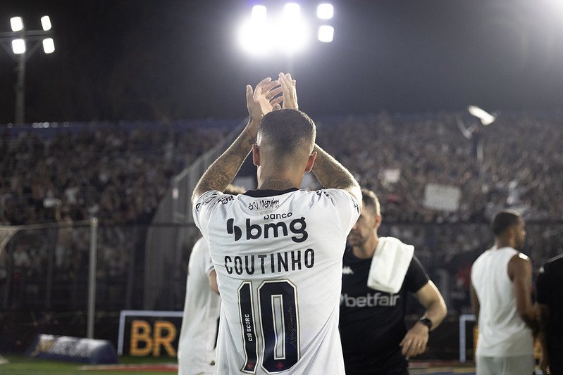 COUTINHO E ANDRÉS MOSTRAM ENTROSAMENTO ALÉM DAS 4 LINHAS