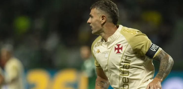 ARTILHEIRO VEGETTI VIVE SECA DE GOLS NO VASCO E REABRE DEBATE