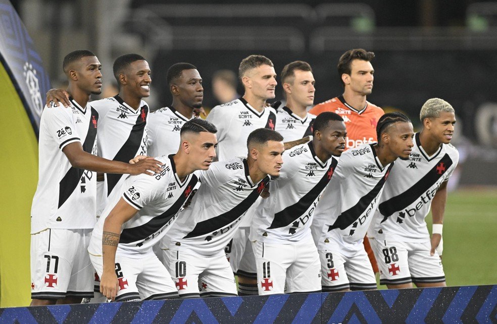 VASCO CAI DE RENDIMENTO E VÊ LIBERTADORES MAIS DISTANTE