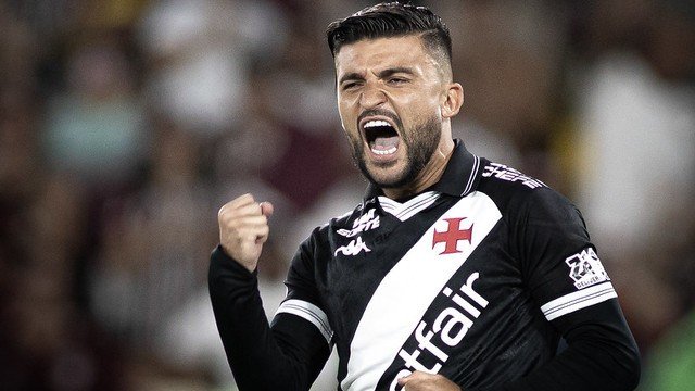 LATERAL VICTOR LUÍS NEGOCIA SAÍDA PARA O MIRASSOL