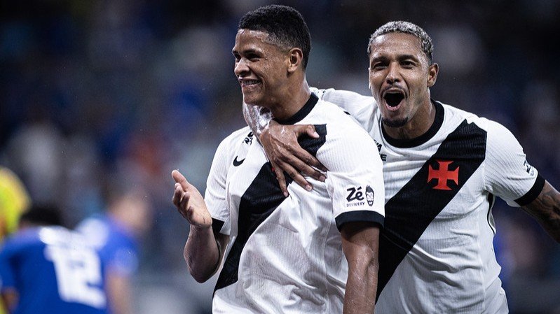 VOLANTE BARROS SAI DE HEROI A VILÃO NO MINEIRÃO