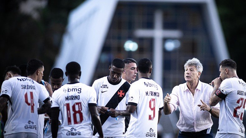 MONTE A ESCALAÇÃO IDEAL DO VASCO PARA O DUELO DE HOJE