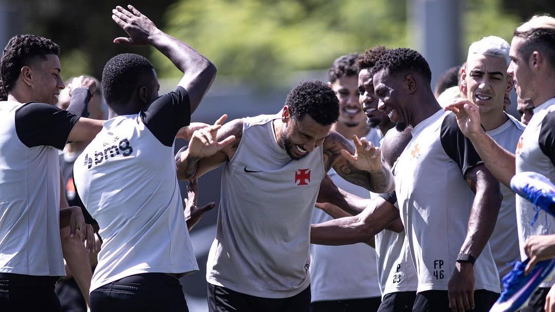 VOLANTE JAIR VOLTA AOS TREINOS DEPOIS DA CIRURGIA