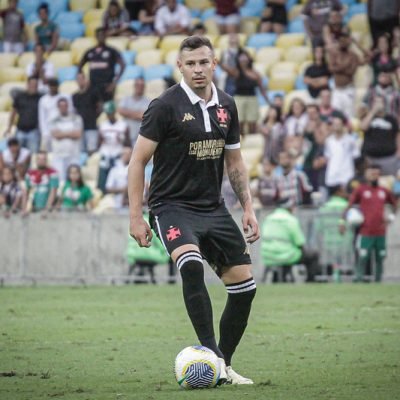HUGO MOURA ESTÁ SUSPENSO CONTRA O CEARÁ
