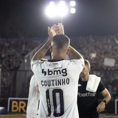 COUTINHO E ANDRÉS MOSTRAM ENTROSAMENTO ALÉM DAS 4 LINHAS