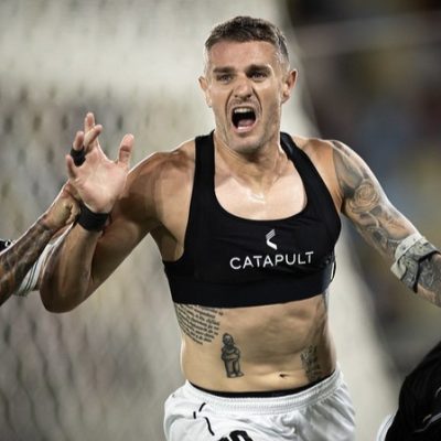 VEGETTI REPRESENTA O TORCEDOR E DIREÇÃO CONTA COM O CAPITÃO