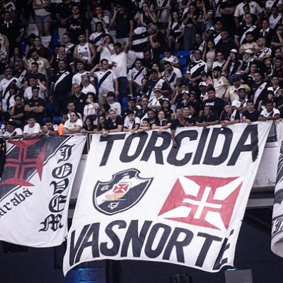 TORCIDA DO VASCO ABRAÇA O TIME EM NOITE DOS GRINGOS