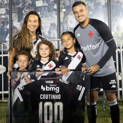 COUTINHO CENTENÁRIO COM A CAMISA DO VASCO E GOLAÇO DE FALTA