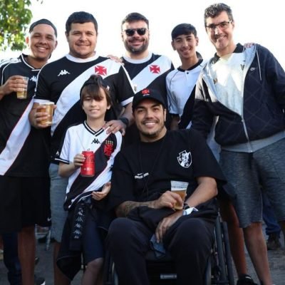 APAIXONADOS VASCAÍNOS CELEBRAM VITÓRIA EM FAMÍLIA