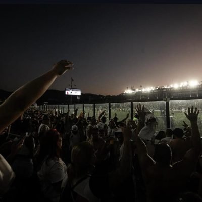 FANÁTICOS VASCAÍNOS MOSTRAM PAIXÃO PELO VASCO EM TODO BRASIL