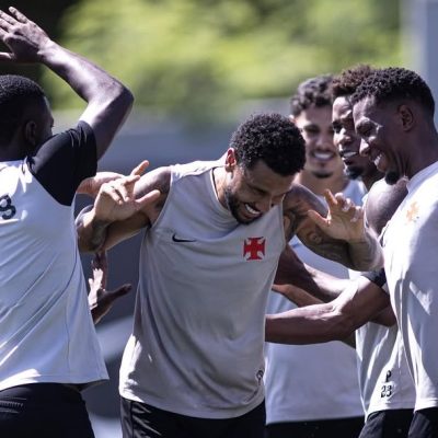 VOLANTE JAIR VOLTA AOS TREINOS DEPOIS DA CIRURGIA