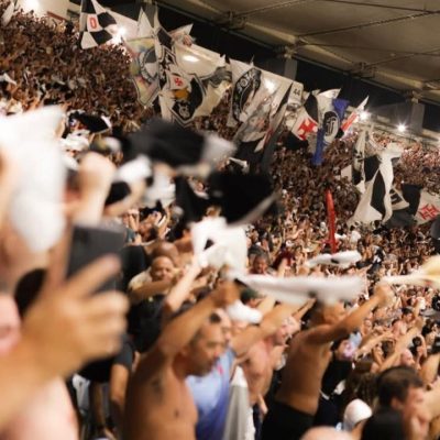 TORCIDA DO VASCO DÁ SHOW NA VIRADA EM CIMA DO FLU