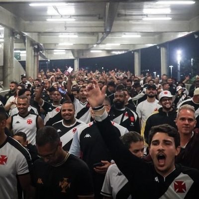 TORCIDA DO VASCO FAZ A FESTA NO MARACANÃ
