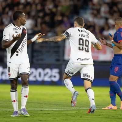 VEGETTI TEM RESPEITO E TORCEDOR ABRAÇA CAPITÃO DO VASCO