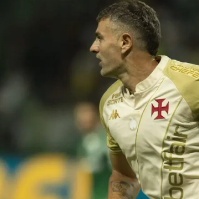 ARTILHEIRO VEGETTI VIVE SECA DE GOLS NO VASCO E REABRE DEBATE